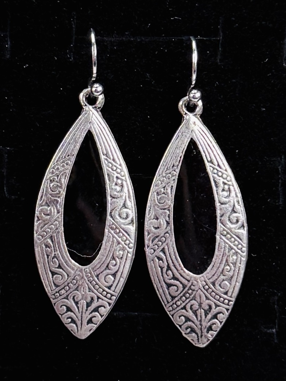 Vintage black and aged Silvertone etched southwestern style pierced earrings